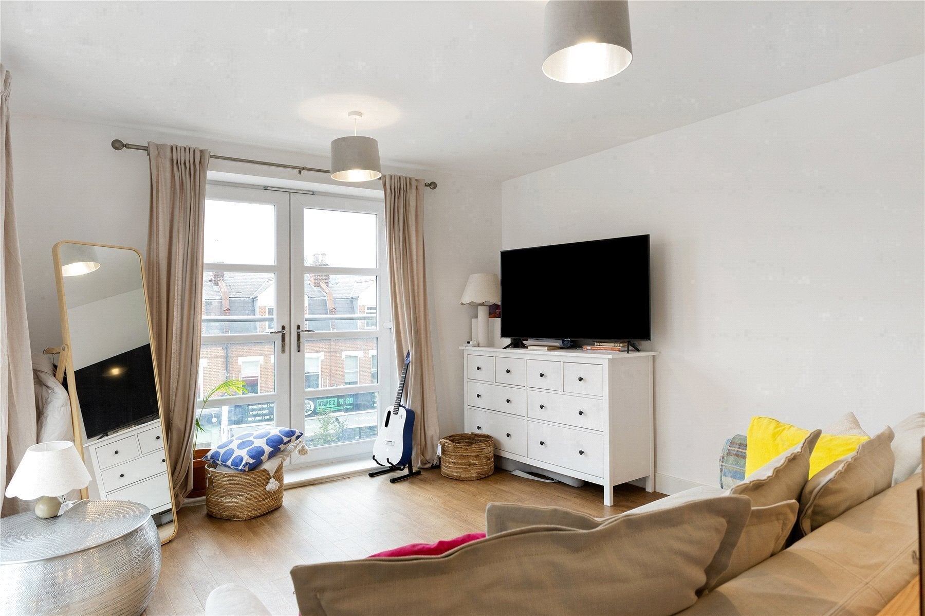 Flat Richmond Road in Greater London