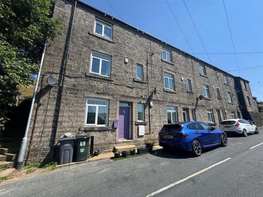 Flat Denholme Road in Bradford