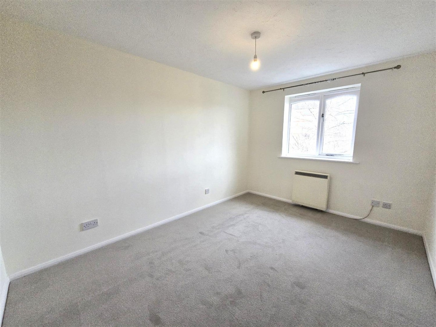 Flat Halimote Road in Rushmoor