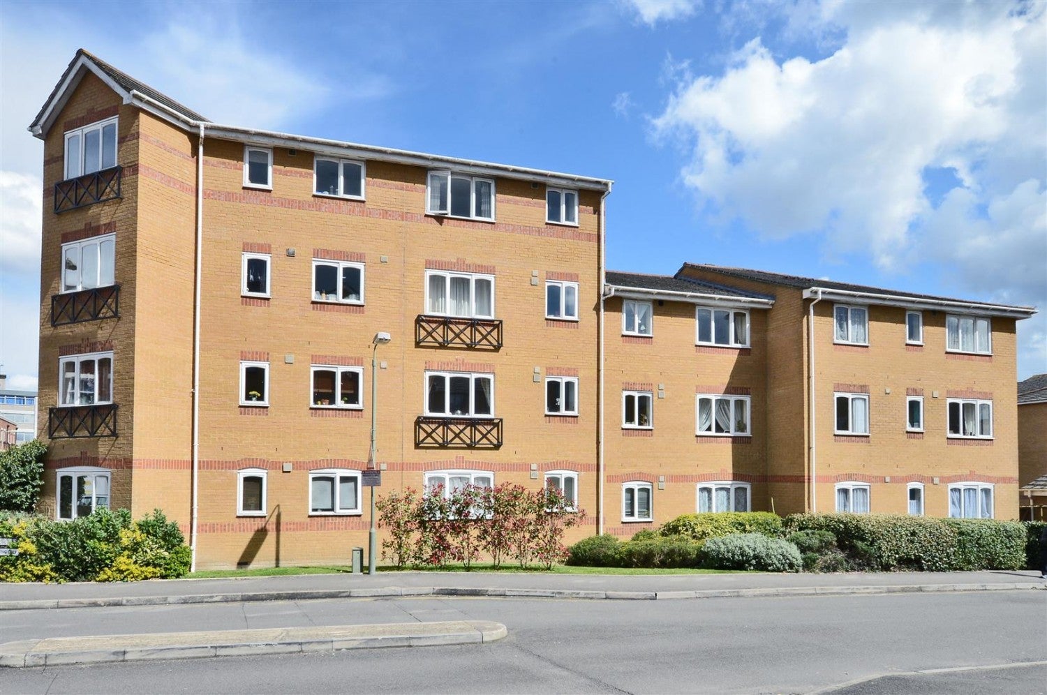 Flat Halimote Road in Rushmoor