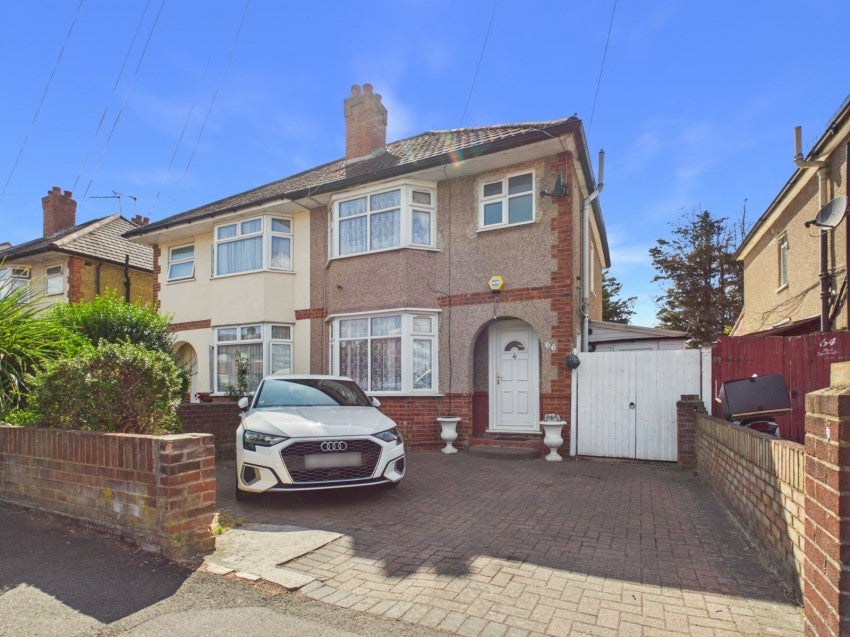 House Sunbury Road in Greater London