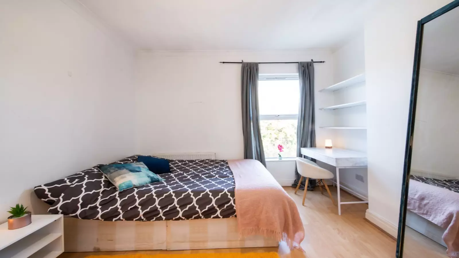 Room Tufnell Park Road in Greater London