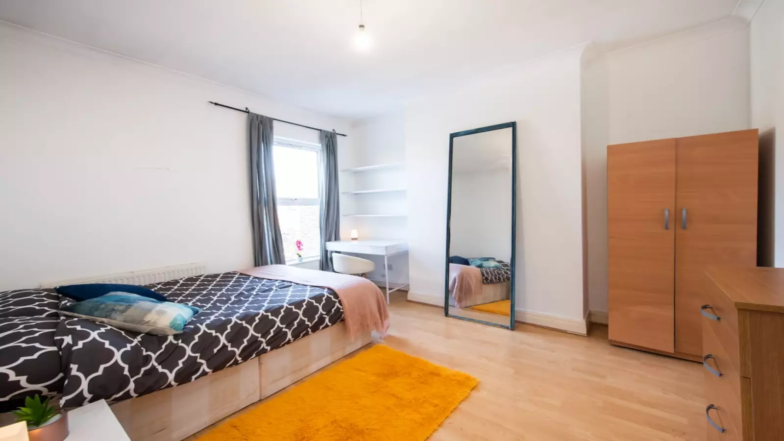 Room Tufnell Park Road in Greater London