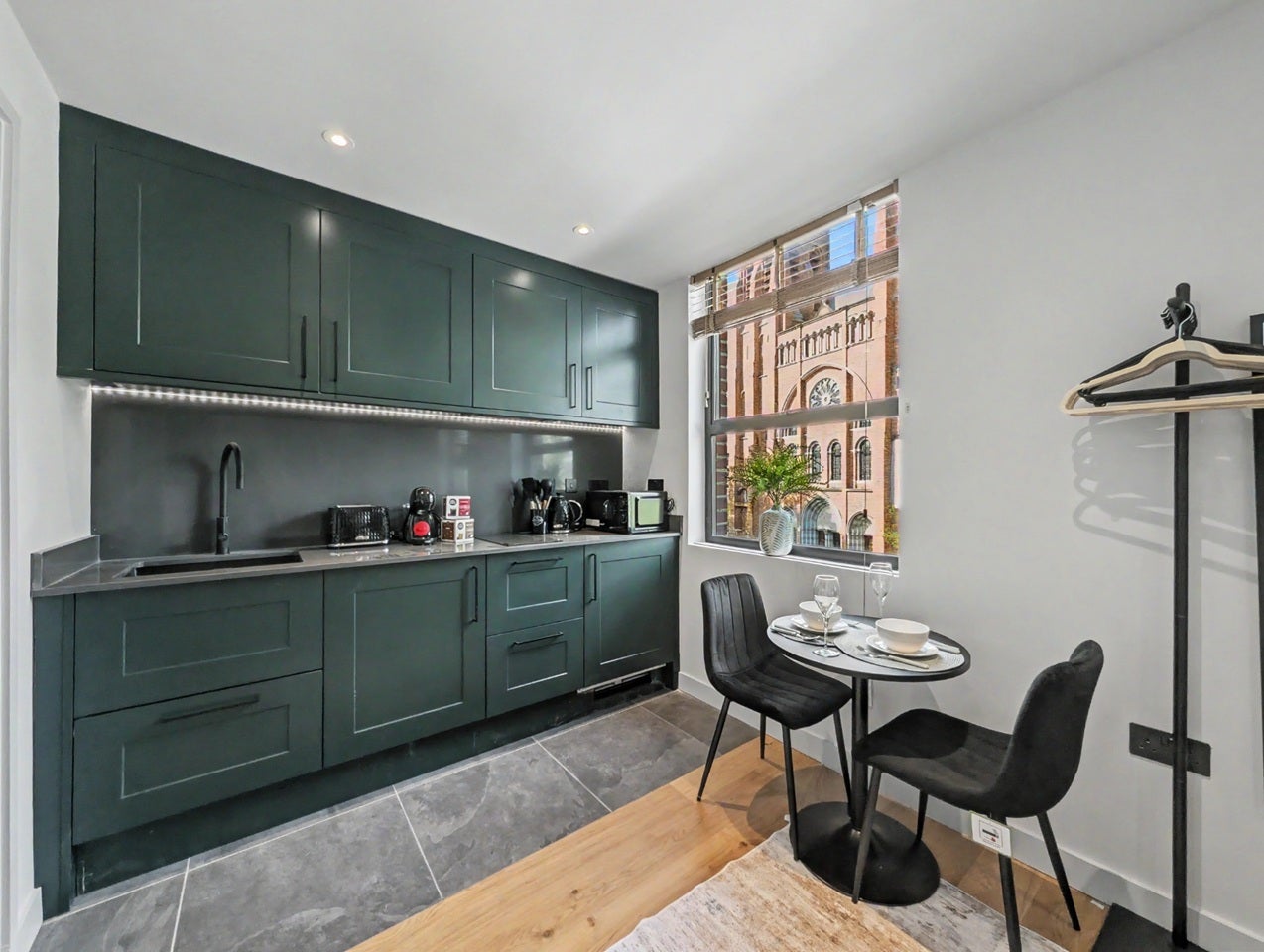 Flat Norfolk Avenue in Greater London