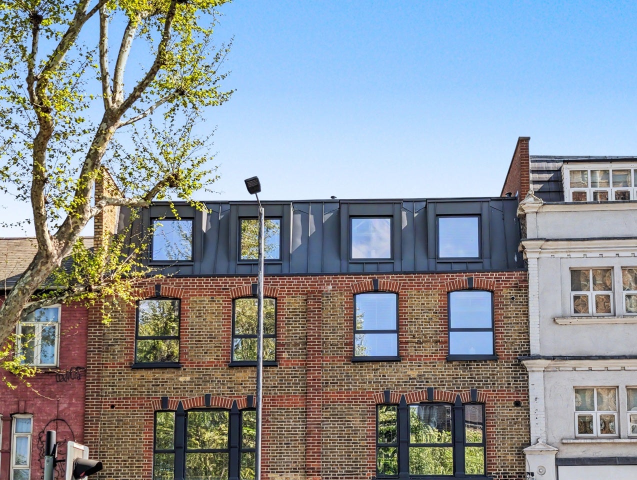 Flat Norfolk Avenue in Greater London