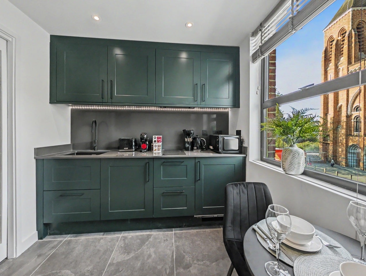 Flat Norfolk Avenue in Greater London