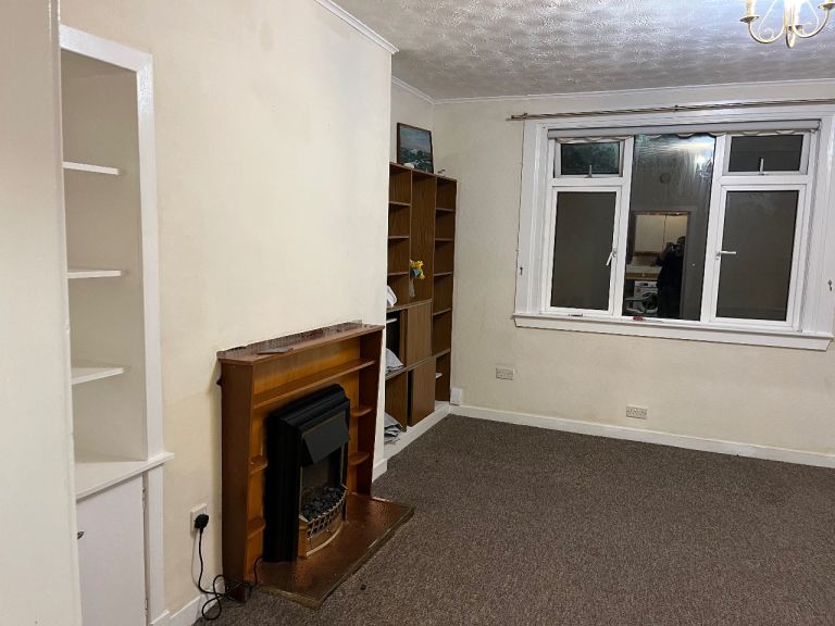 Flat Woodburn Road in Falkirk