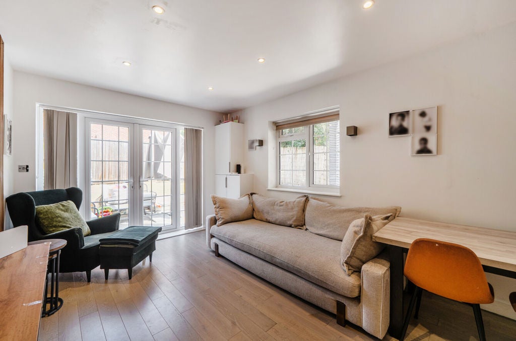 Flat Old Lodge Lane in Greater London