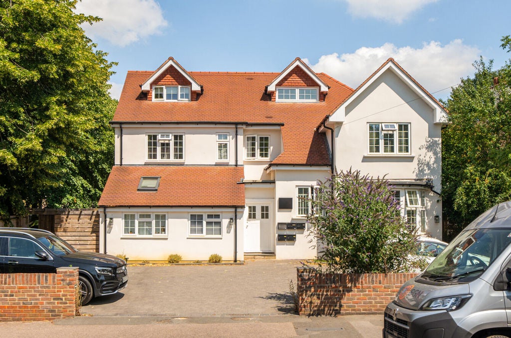 Flat Old Lodge Lane in Greater London