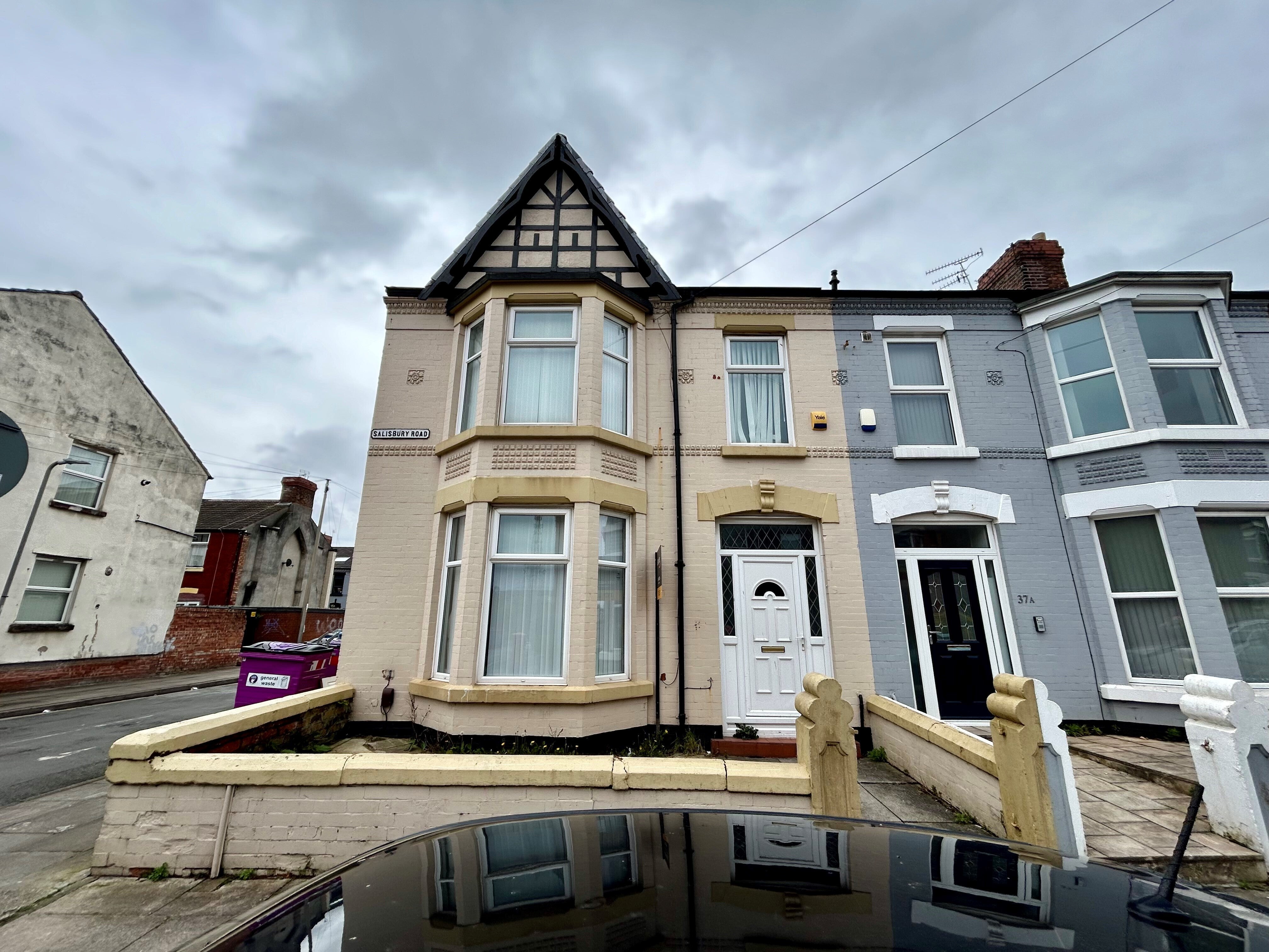 Room Salisbury Road in Liverpool