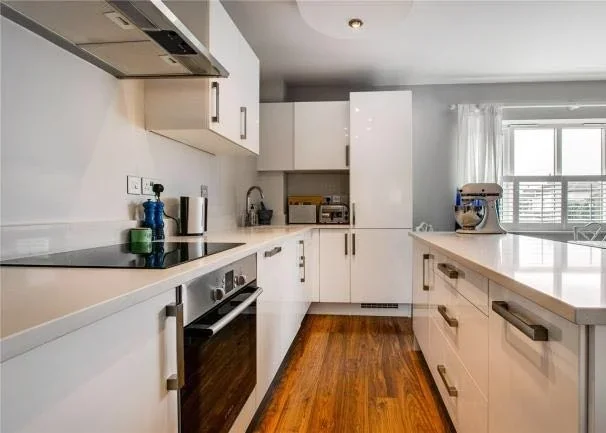Flat Temperley Road in Greater London
