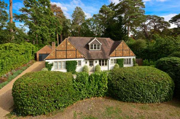 House Cavendish Road in Walton on Thames