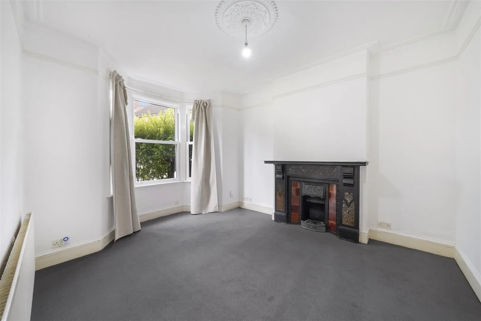 House Forward Drive in Greater London