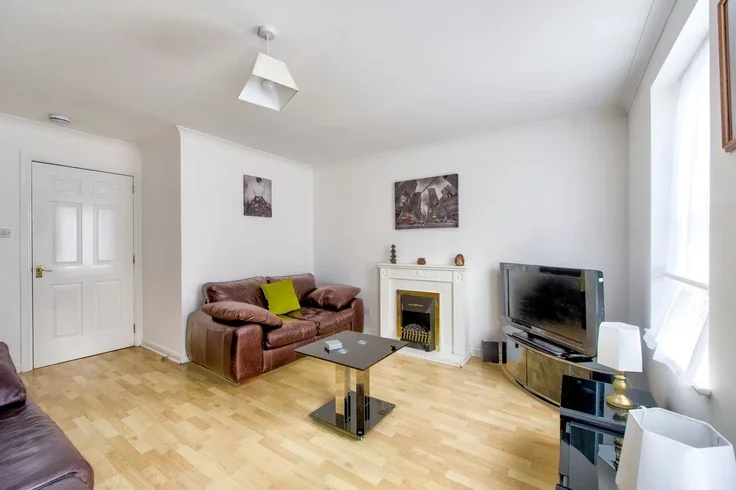 Flat Salamander Court in City of Edinburgh