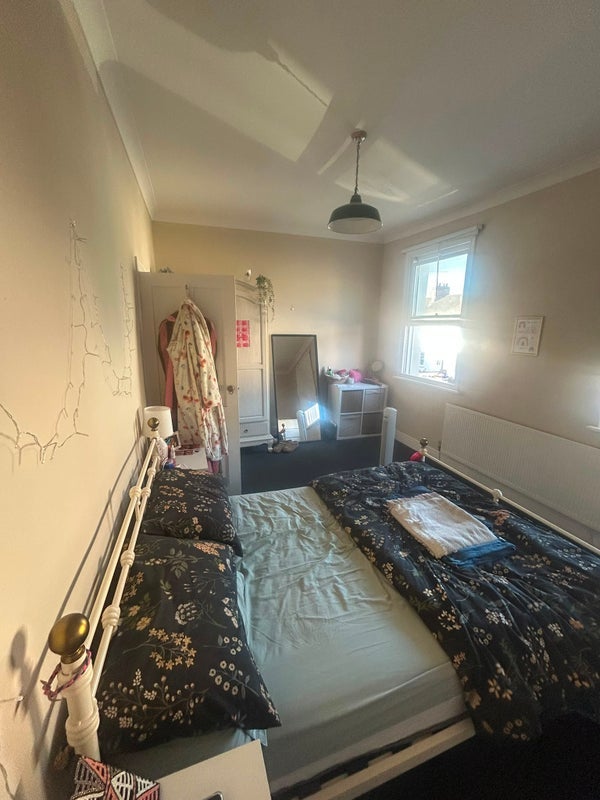 Room Severn Road in Cardiff