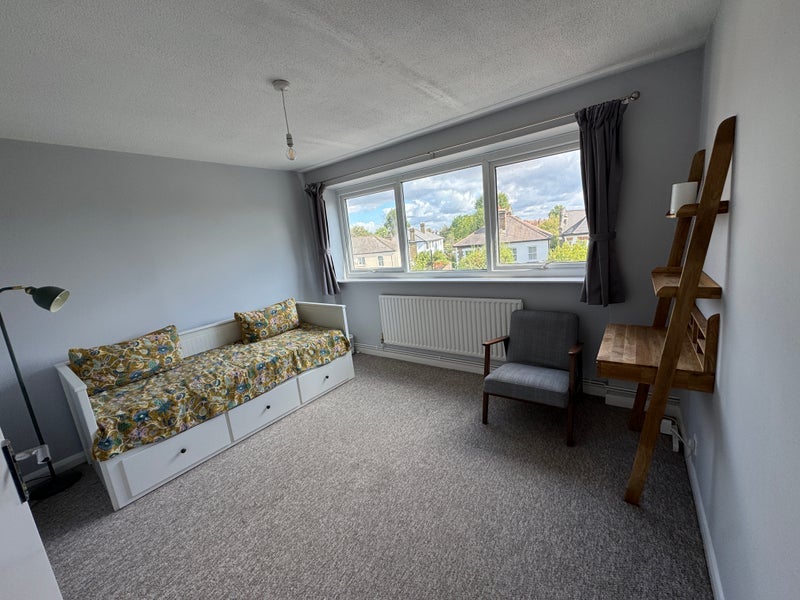 Room Clarence Road in Greater London