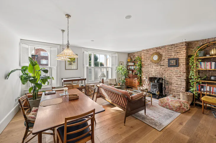 Flat Colville Road in Greater London