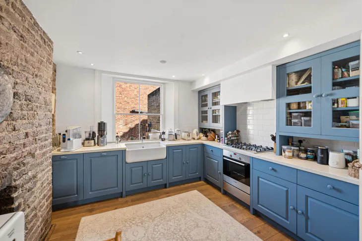 Flat Colville Road in Greater London