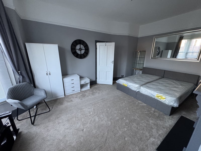 Room Wellmeadow Road in Greater London