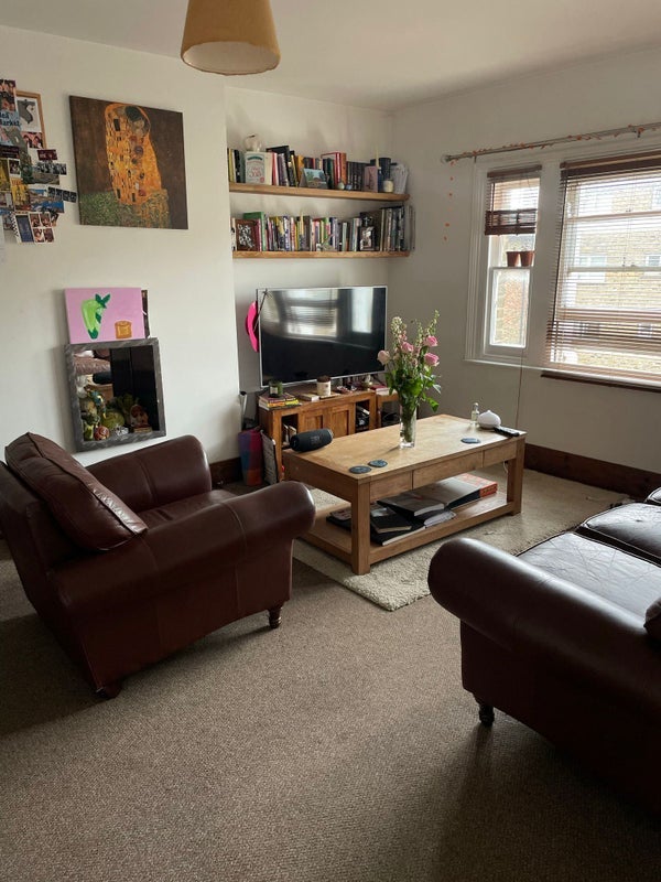 Room Wemyss Road in Greater London