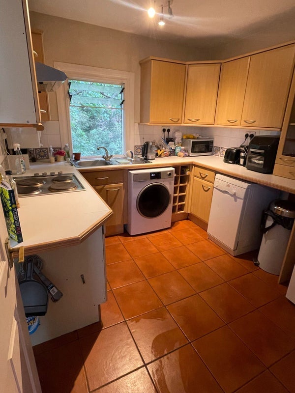 Room Wemyss Road in Greater London