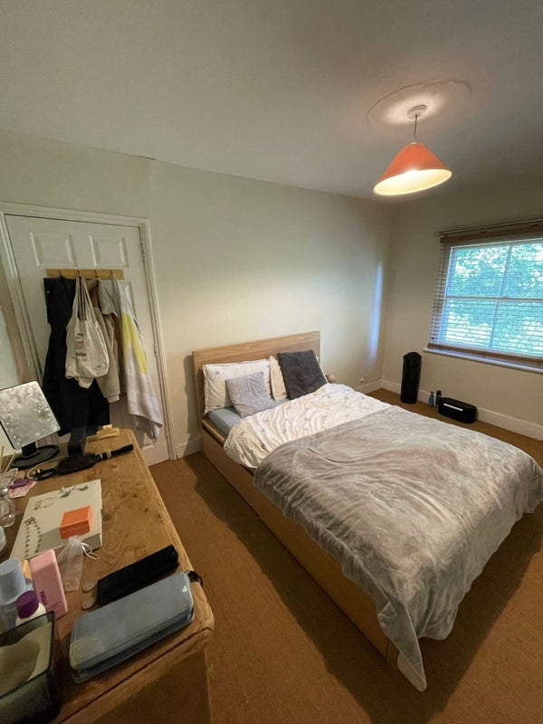 Room Wemyss Road in Greater London