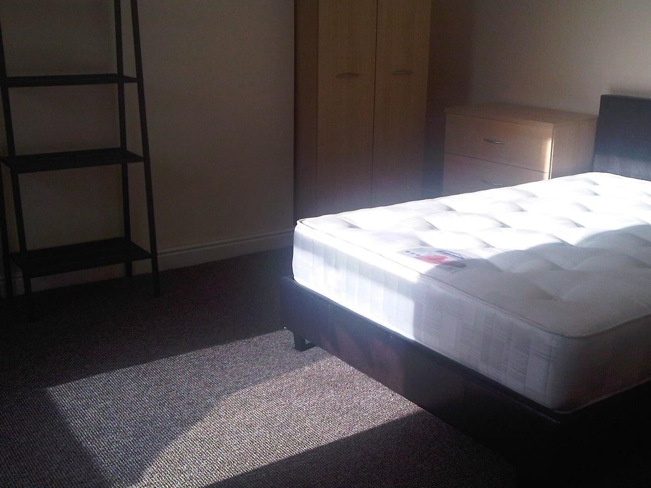 Room Aubrey Road in Manchester
