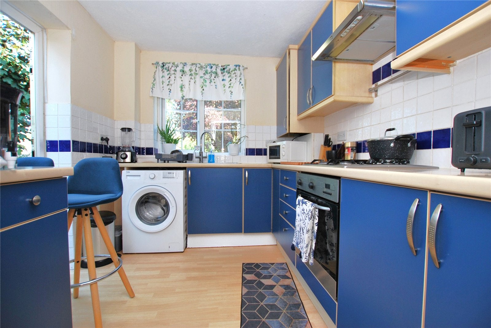 House Ecob Close in Guildford