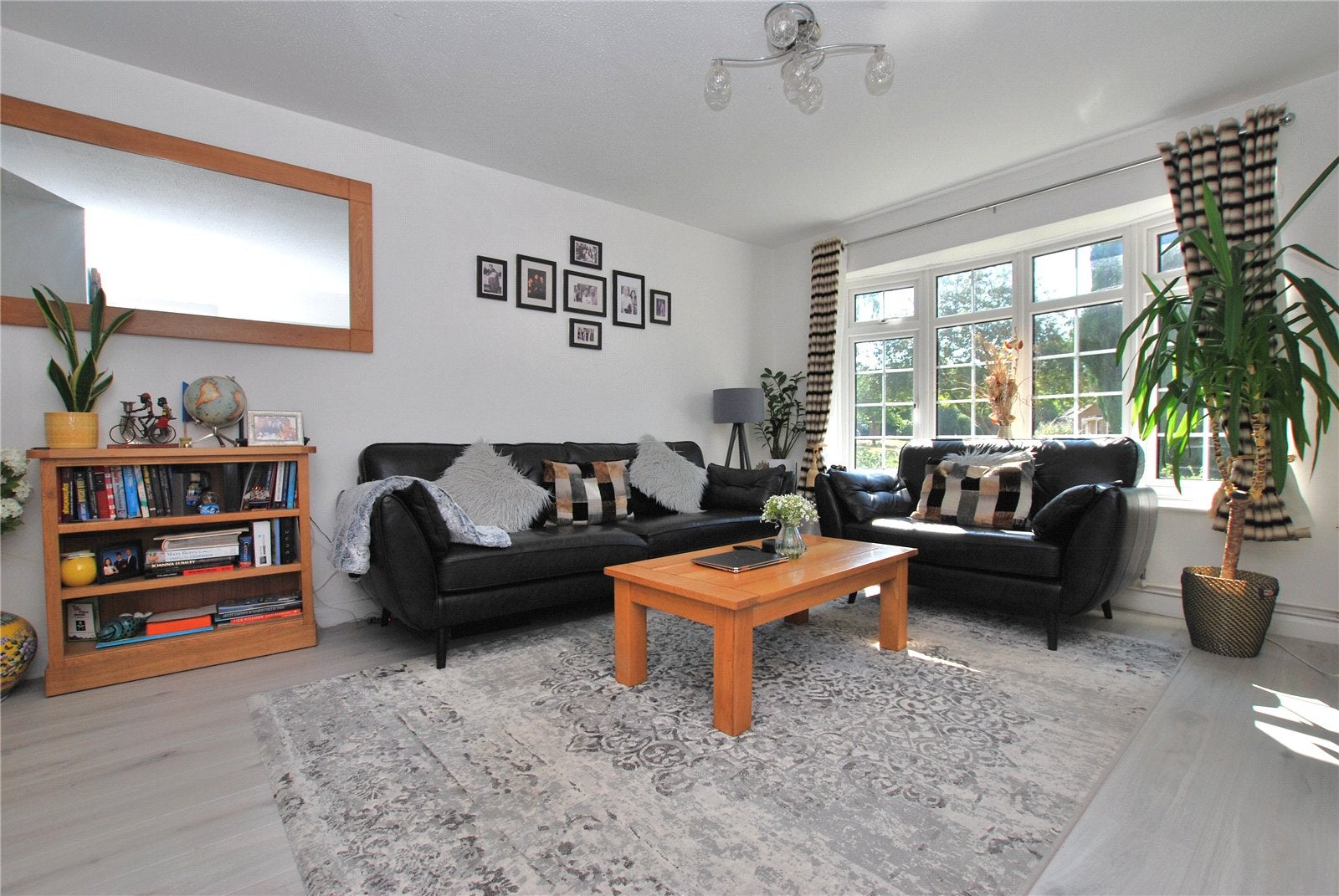 House Ecob Close in Guildford