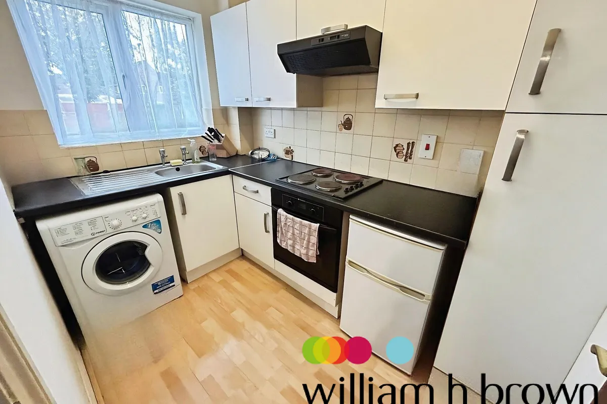 Flat Glenway Close in Colchester