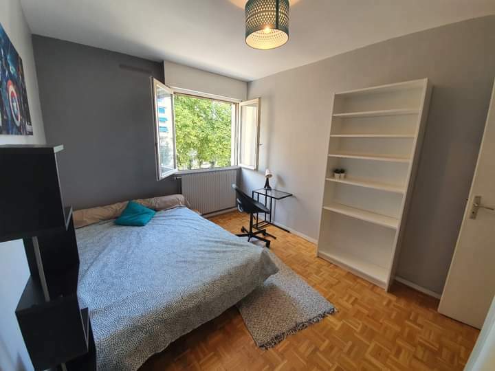 Chambre Rue Chazay à Lyon