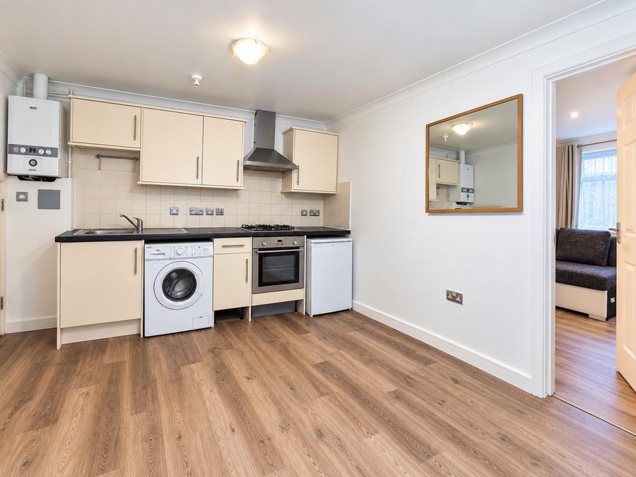 Flat Clarendon Road in Luton
