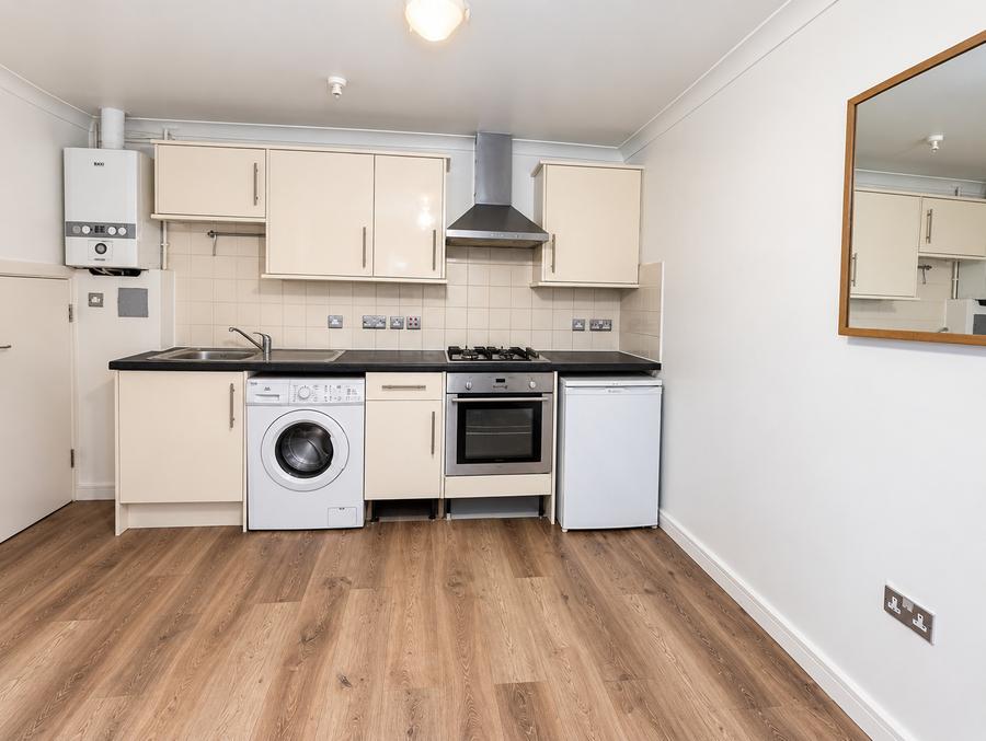 Flat Clarendon Road in Luton