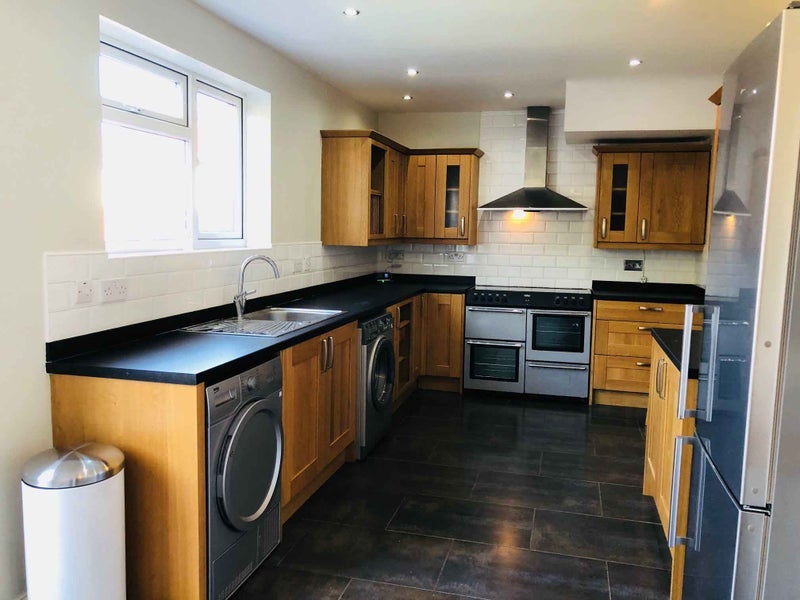 Room Staveley Crescent in Bristol