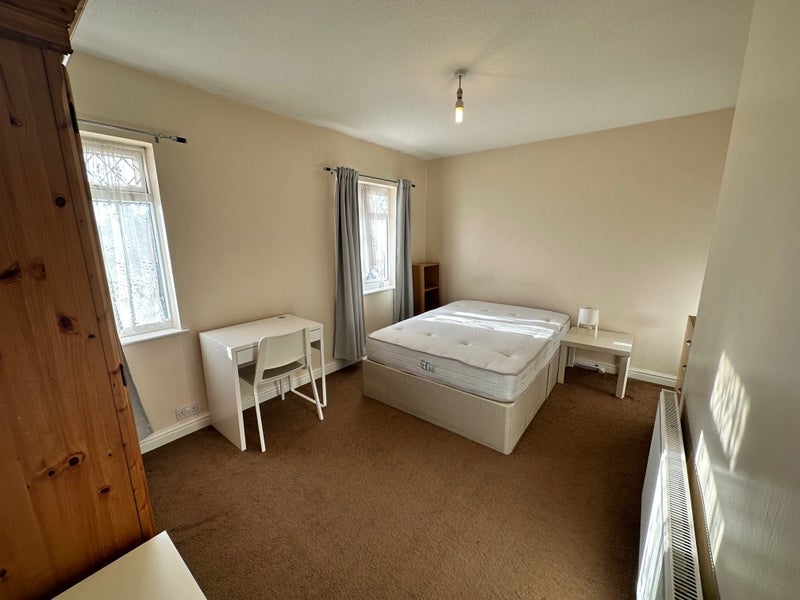 Room Staveley Crescent in Bristol