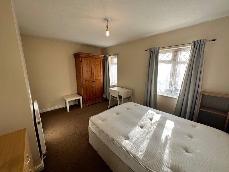Room Staveley Crescent in Bristol
