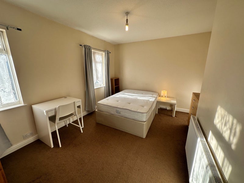 Room Staveley Crescent in Bristol