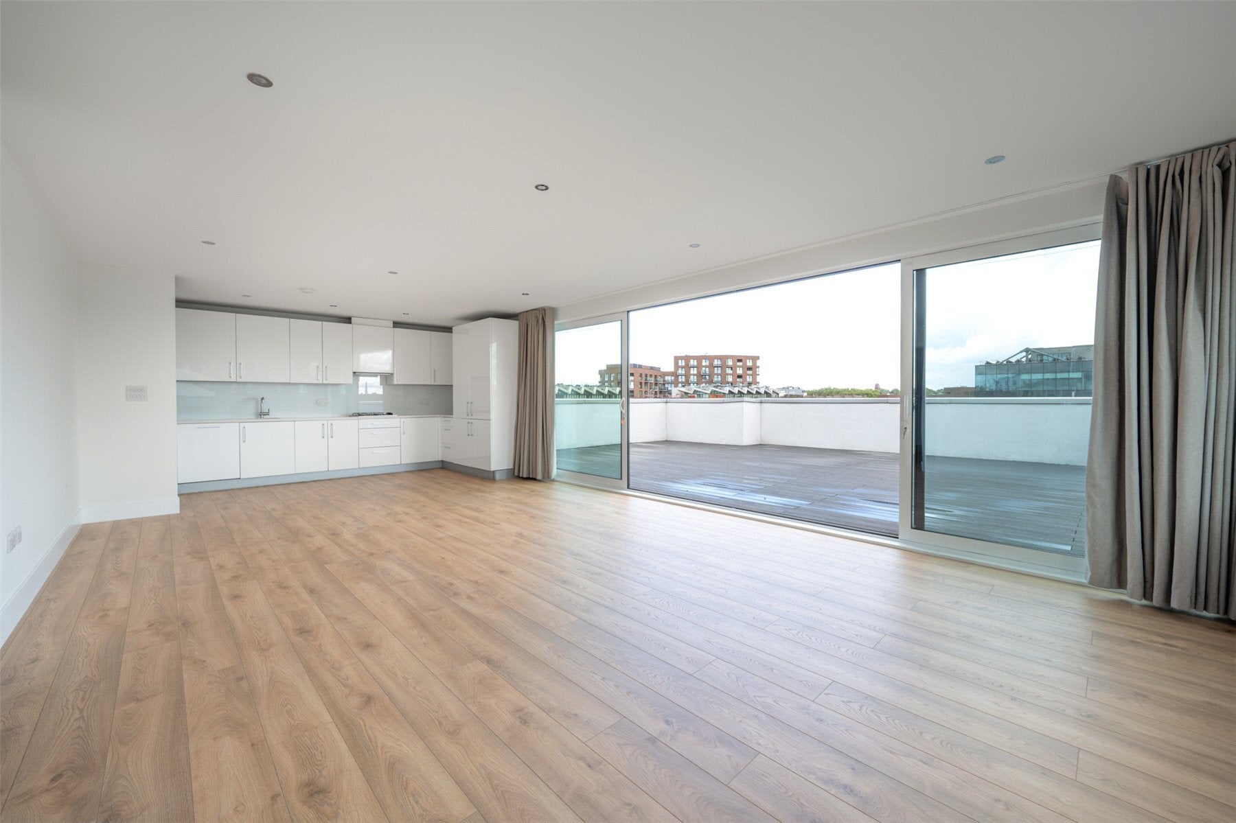 Flat Jamestown Road in Greater London