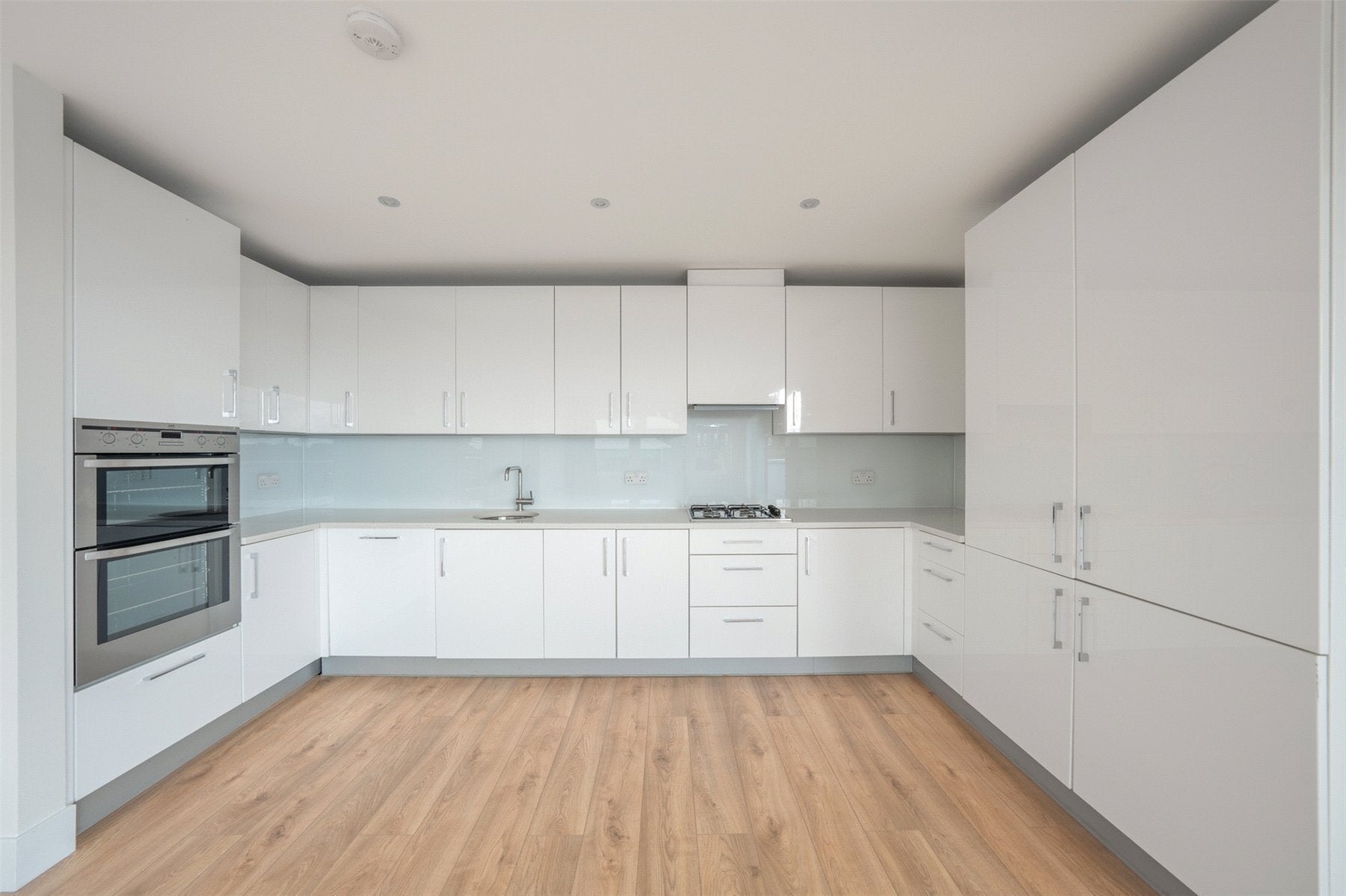 Flat Jamestown Road in Greater London
