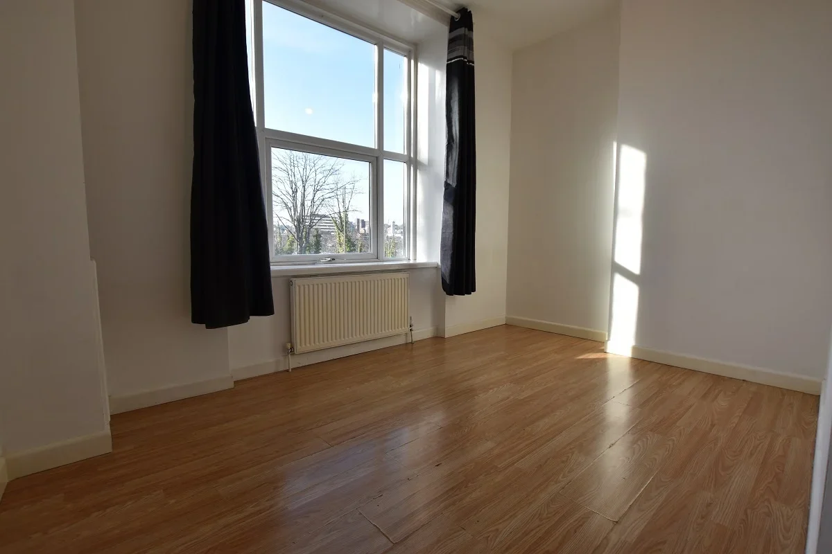 Flat Moulton Rise in Luton