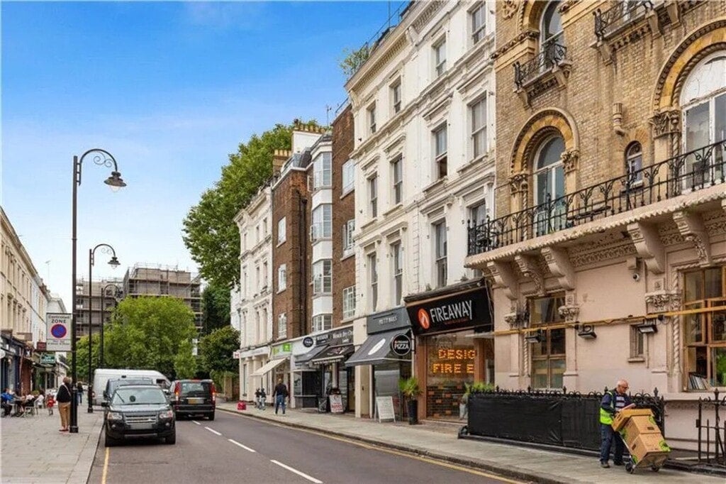 Flat Gloucester Road in Greater London