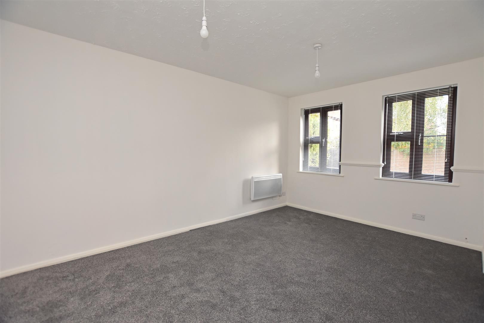 Flat Spencer Court in Chelmsford