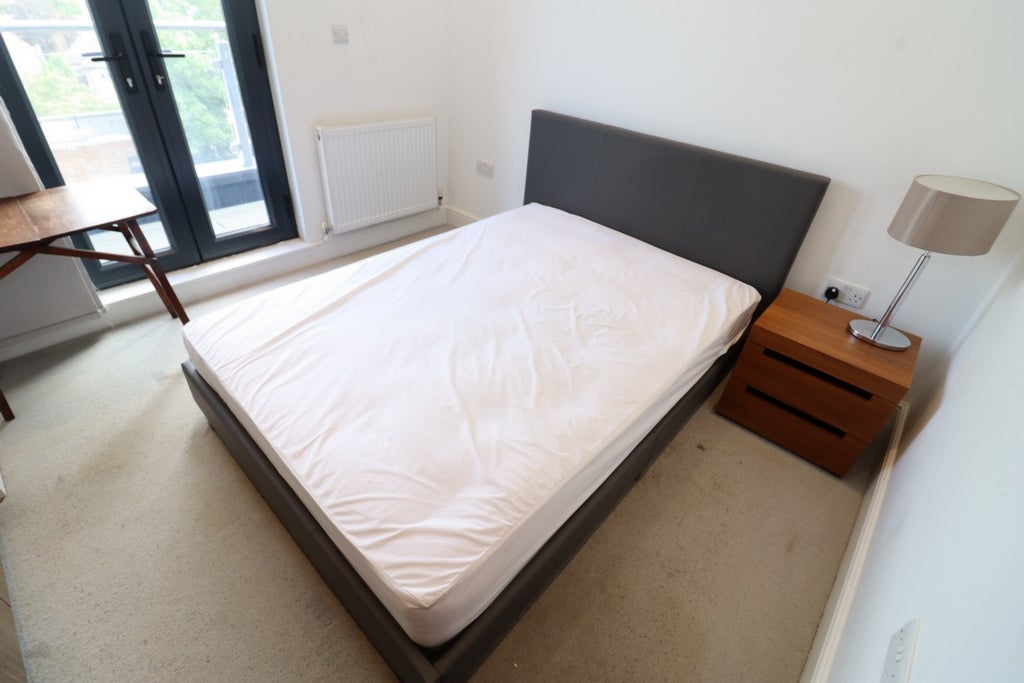 Room Globe Road in Greater London