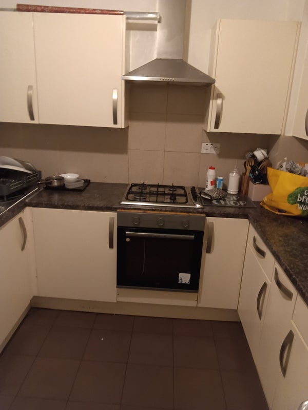 Room Woodhouse Road in Greater London