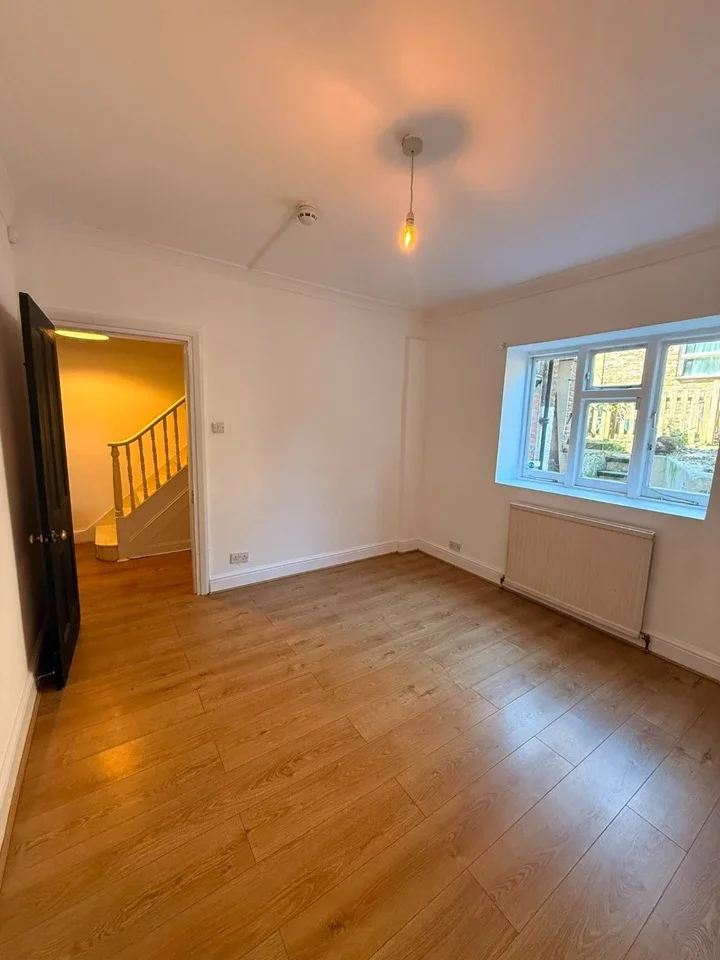 Flat Graham Road in Greater London