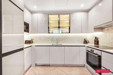 Flat Holland Park Avenue in Greater London