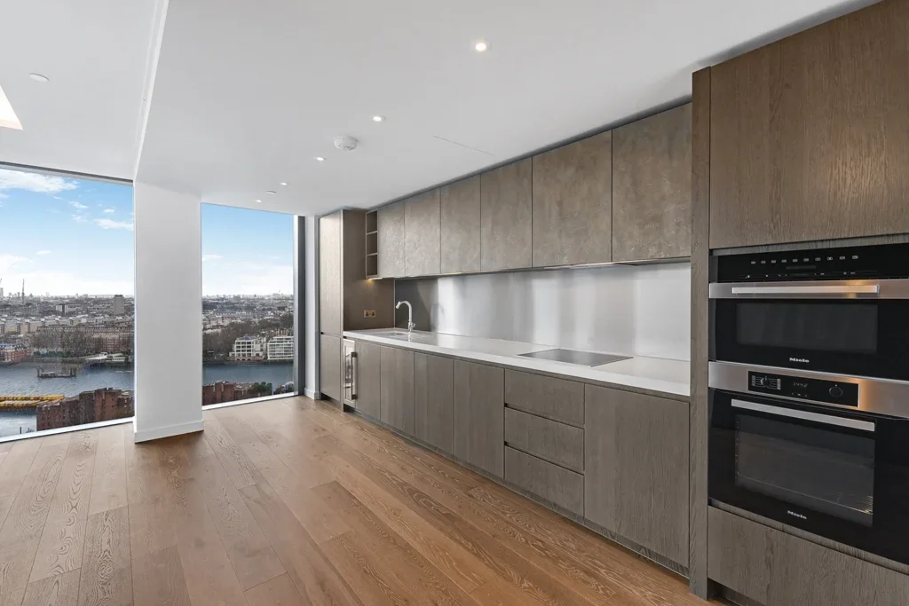 Flat Carnation Way in Greater London