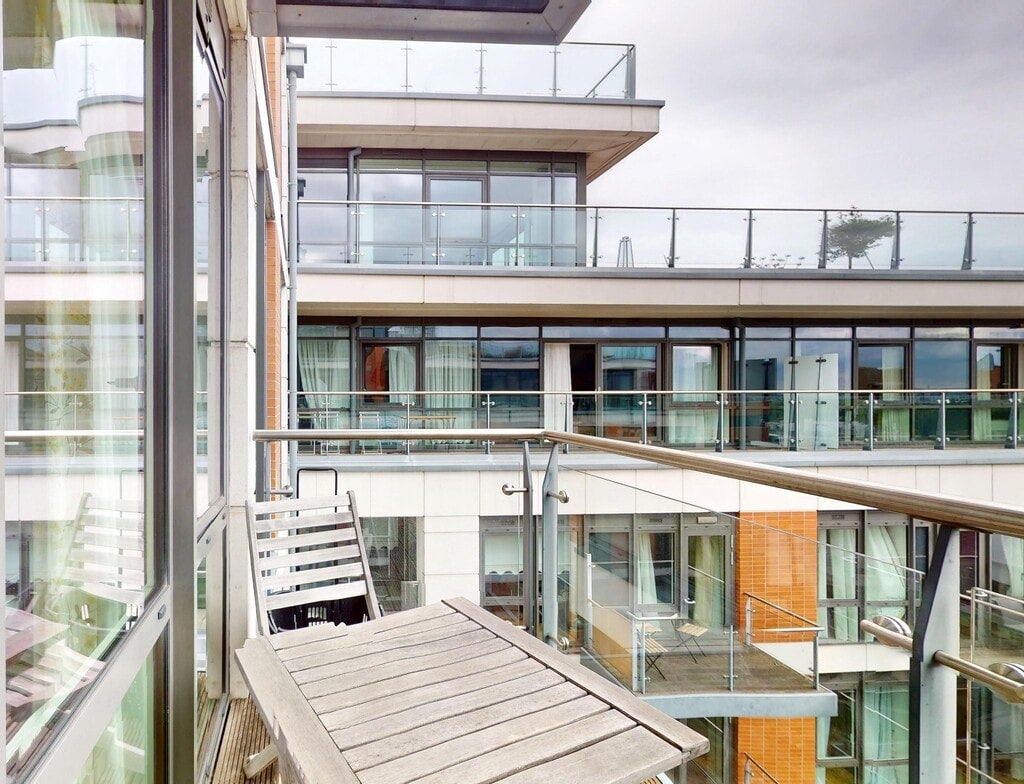 Flat Longfield Avenue in Greater London