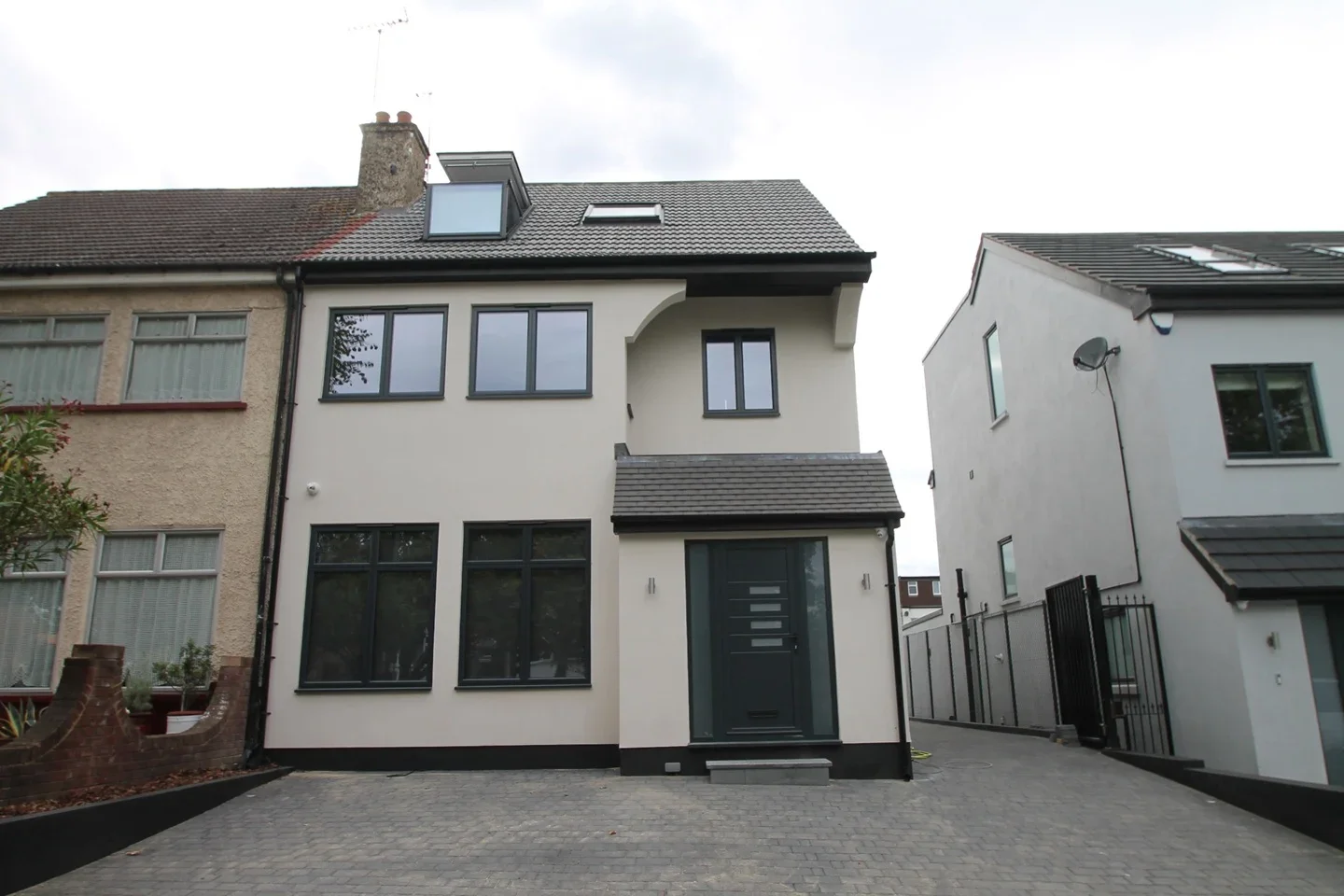 Flat Friern Barnet Lane in Greater London