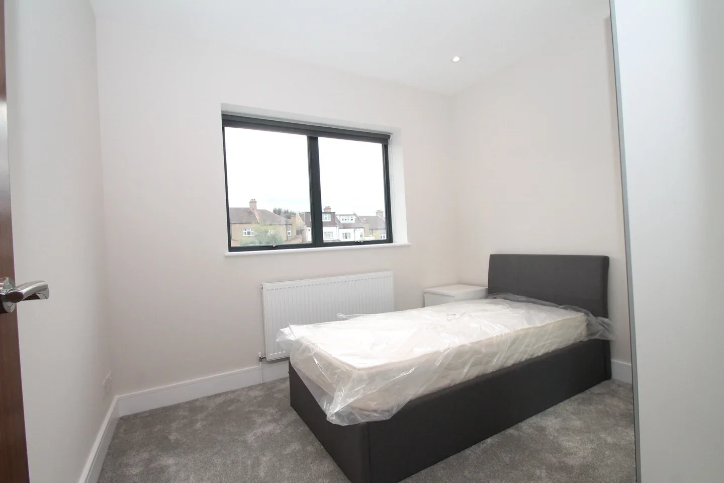Flat Friern Barnet Lane in Greater London